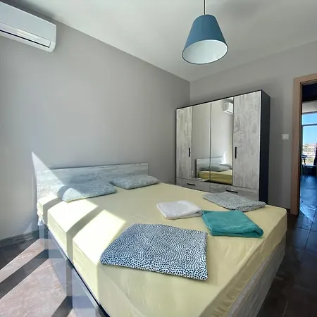 Vitosha 2 Bedrooms & Parking Place Sofia